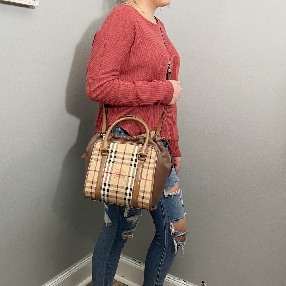 Burberry Haymarket Check Dinton
Womens Camel Pvc / Leather Tote